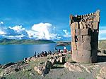 Puno - Perú 
Ruinas de Sillustani junto al lago Titicaca. 
 
Ruins of Sillustani with the Titicaca lake.