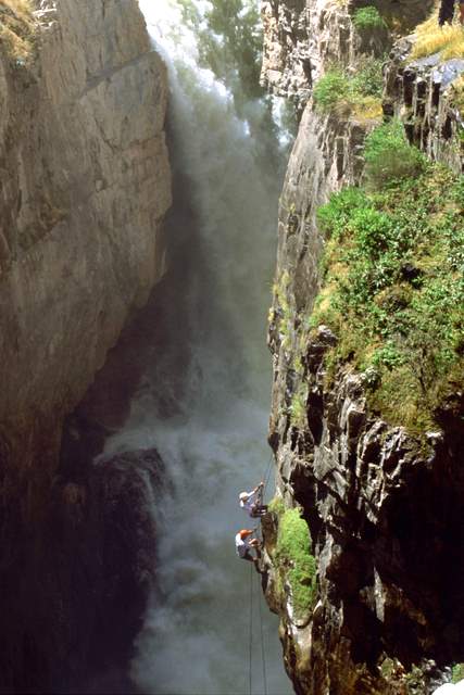 Arequipa - Perú
Canyon of Cotahuasi, The 3rd most deep of the world
3535 m of depth [11598 feet](The Grand Canyon of Colorado has 2133 m) [6000 feet].
