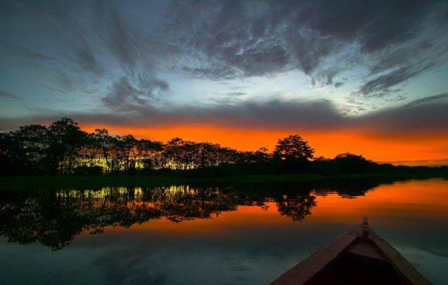 Loreto - Perú
Atardecer en el río Amazonas.
Sunshine in Amazon river.